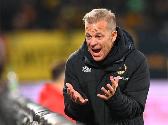 Sport Themen der Woche KW49 Sport Bilder des Tages Trainer Markus Anfang (Dresden), 10.12.2023, Fussball, GER, Saison 2023 2024, 3. Liga, Dritte Liga, 18. Spieltag, Rudolf-Harbig-Stadion Dresden, SG Dynamo Dresden - SpVgg Unterhaching, DFB AND DFL REGULATIONS PROHIBIT ANY USE OF PHOTOGRAPHS as IMAGE SEQUENCES and or QUASI-VIDEO, *** Coach Markus Anfang Dresden , 10 12 2023, Football, GER, Season 2023 2024, 3 Liga, Dritte Liga, 18 Spieltag, Rudolf Harbig Stadion Dresden, SG Dynamo Dresden SpVgg Unterhaching, DFB AND DFL REGULATIONS PROHIBIT ANY USE OF PHOTOGRAPHS as IMAGE SEQUENCES and or QUASI VIDEO,