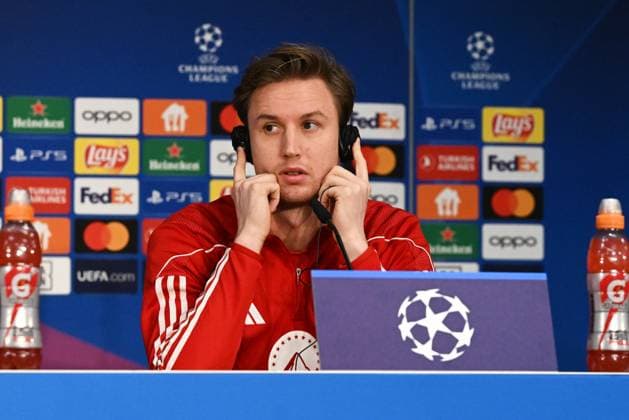 Sport Bilder des Tages Fussball, Herren, Saison 2023 2024, UEFA Champions League (Gruppe C, 6. Spieltag), 1. FC Union Berlin - Real Madrid, Pressekonferenz Training von Union im Olympiastadion am Tag vor dem Spiel, im Bild: Torhüter Frederik Rönnow (1. FC Union Berlin), 11.12. 2023, Copyright: xMatthiasxKochx