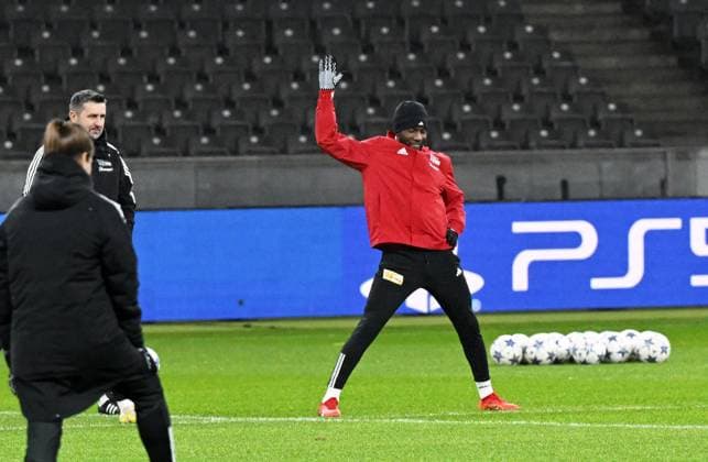 Fussball, Herren, Saison 2023 2024, UEFA Champions League (Gruppe C, 6. Spieltag), 1. FC Union Berlin - Real Madrid, Pressekonferenz Training von Union im Olympiastadion am Tag vor dem Spiel, im Bild: v. l. Trainer Nenad Bjelica (1. FC Union Berlin), Sheraldo Becker (1. FC Union Berlin), 11.12. 2023, Copyright: xMatthiasxKochx