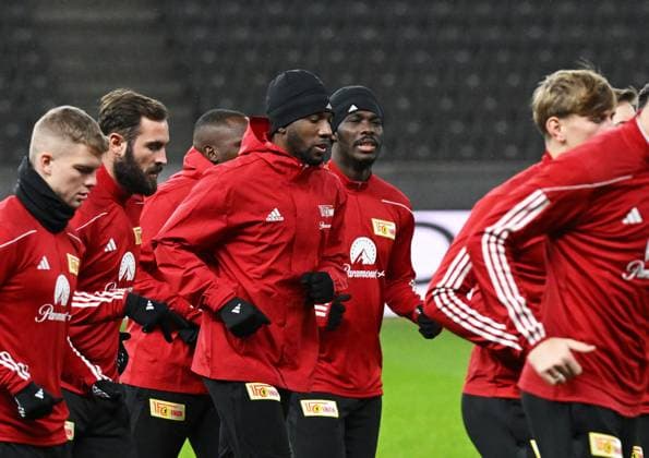 Fussball, Herren, Saison 2023 2024, UEFA Champions League (Gruppe C, 6. Spieltag), 1. FC Union Berlin - Real Madrid, Pressekonferenz Training von Union im Olympiastadion am Tag vor dem Spiel, im Bild: v. l. Andras Schäfer (1. FC Union Berlin), Lucas Tousart (1. FC Union Berlin), Sheraldo Becker (1. FC Union Berlin), David Datro Fofana (1. FC Union Berlin), 11.12. 2023, Copyright: xMatthiasxKochx