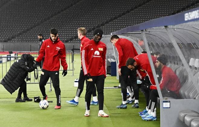 Fussball, Herren, Saison 2023 2024, UEFA Champions League (Gruppe C, 6. Spieltag), 1. FC Union Berlin - Real Madrid, Pressekonferenz Training von Union im Olympiastadion am Tag vor dem Spiel, im Bild: v. l. Diogo Leite (1. FC Union Berlin), Mikkel Kaufmann (1. FC Union Berlin), David Datro Fofana (1. FC Union Berlin), Robin Knoche (1. FC Union Berlin), Lucas Tousart (1. FC Union Berlin), Aissa Laidouni (1. FC Union Berlin), 11.12. 2023, Copyright: xMatthiasxKochx