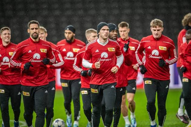 Sport Bilder des Tages UEFA Champions League: Pressekonferenz und Training 1. FC Union Berlin. Berlin, 11.12.2023 Rani Khedira (1. FC Union Berlin, 8), Robin Gosens (1. FC Union Berlin, 6), Mikkel Kaufmann (1. FC Union Berlin, 9) UEFA Champions League: Pressekonferenz und Training 1. FC Union Berlin vor dem Spiel 1. FC Union Berlin vs Real Madrid, Olympiastadion, Berlin, 11.12.2023 Copyright: xBEAUTIFULxSPORTS LucianoxLimax