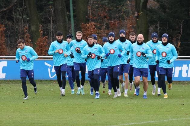 DEU, DFL, 2. FBL Hertha BSC, Training, 12.12.2023, Sportforum, Berlin, DEU, DFL, 2. FBL Hertha BSC, Training, im Bild warmlaufen, Aufwaermtraining DFL - regulations prohibit any use of Photographs as image sequences and or quasi-video Foto: Juergen Engler nordphoto GmbH