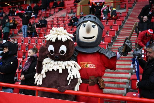 Sport Themen der Woche KW50 Sport Bilder des Tages Fussball, Herren, Saison 2023 2024, UEFA Youth League (Gruppe C, 6. Spieltag), 1. FC Union Berlin - Real Madrid, Maskottchen Ritter Keule (r.), 12.12. 2023, *** Football, Men, Season 2023 2024, UEFA Youth League Group C, Matchday 6 , 1 FC Union Berlin Real Madrid, Mascot Ritter Keule r , 12 12 2023, Copyright: xMatthiasxKochx