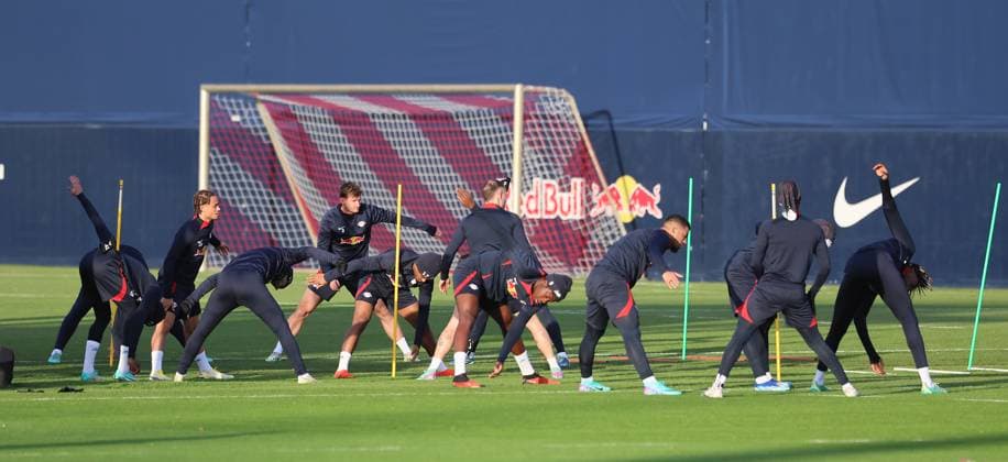 RB Leipzig Training Champions League Leipzig, 12.12.2023, RB Trainingszentrum, UEFA Champions League , RB Leipzig - Abschlusstraining am Vortag von RBL v. Young Boys Bern , Im Bild: Mannschaft von RB Leipzig ,