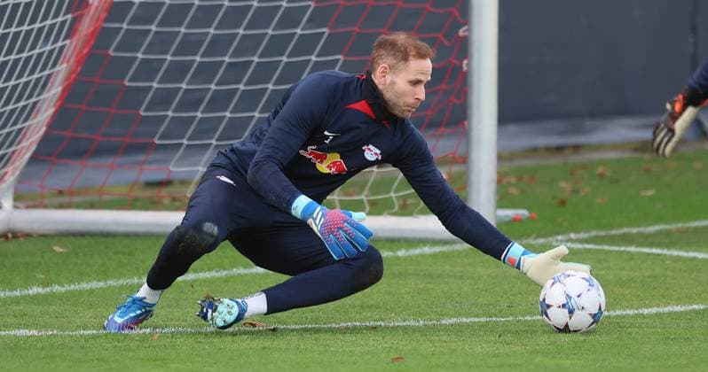 RB Leipzig Training Champions League Leipzig, 12.12.2023, RB Trainingszentrum, UEFA Champions League , RB Leipzig - Abschlusstraining am Vortag von RBL v. Young Boys Bern , Im Bild: Torwart Peter Gulacsi (1, RB Leipzig) ,