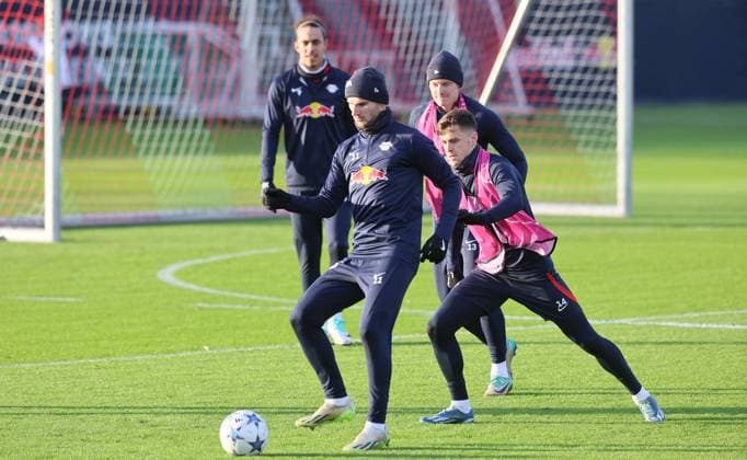 RB Leipzig Training Champions League Leipzig, 12.12.2023, RB Trainingszentrum, UEFA Champions League , RB Leipzig - Abschlusstraining am Vortag von RBL v. Young Boys Bern , Im Bild: Timo Werner (11, RB Leipzig) und Christoph Baumgartner (14, RB Leipzig) ,
