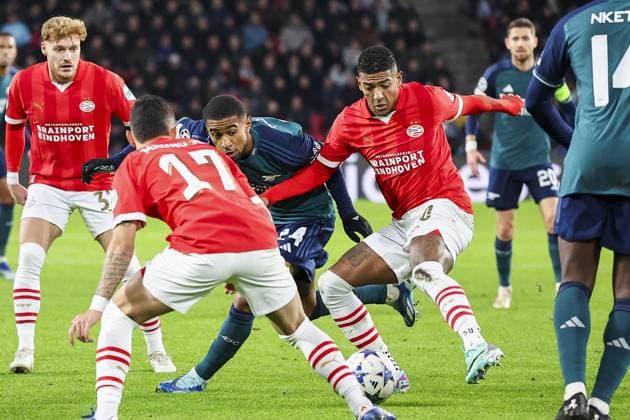 EINDHOVEN, 12-12-2023, Philips Stadium, UEFA Champions League season 2023 24, match between PSV and Arsenal, Arsenal player Reiss Nelson and PSV player Patrick van Aanholt PSV - Arsenal  x23496113x Copyright: