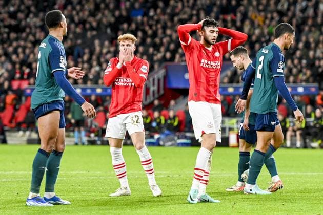 EINDHOVEN, 12-12-2023, Philips Stadion, UEFA Champions League Football, season 2023 2024, Match between PSV and Arsenal. PSV player Yorbe Vertessen after a big chance PSV - Arsenal  x23496131x Copyright: