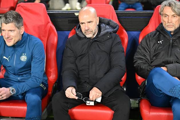 Eindhoven, Philips Stadion, 12.12.23, GER, Herren, UEFA Champions League, Saison 2023-2024, PSV Eindhoven - Arsenal FC Bild: Trainer Peter BOSZ (Eindhoven) Only for editorial use! UEFA regulations prohibit any use of photographs as image sequences and or quasi-video. Nordbrabant Niederlande