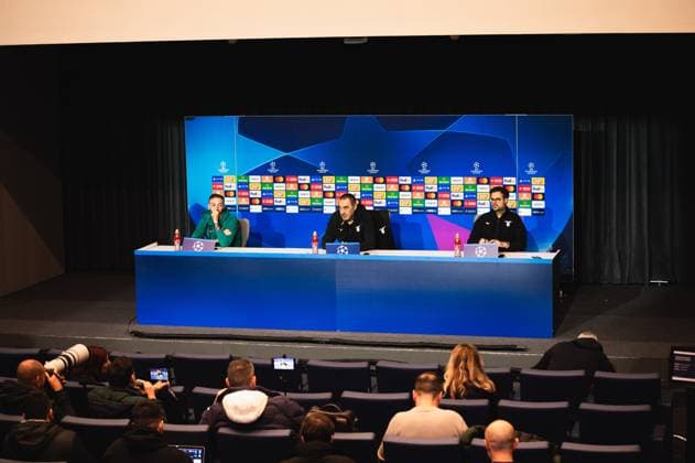 Champions League: Lazio press conference, PK, Pressekonferenz before the match against Atletico Madrid Maurizio Sarri, coach of Lazio, seen speaking during the press conference of the Champions League football match between Atletico Madrid and Lazio at Metropolitano Stadium in Madrid, Spain. Madrid Estadio Metropolitano Madrid Spain Copyright: xAlbertoxGardinx AGardin_20231212_football_Champions_Lazio_press_conference_048