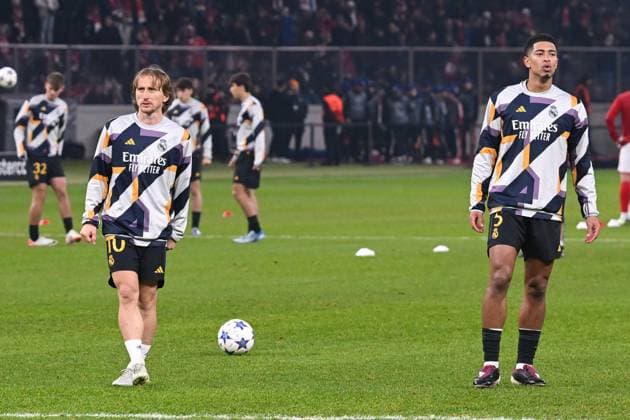 Fussball, Herren, Saison 2023 2024, UEFA Champions League (Gruppe C, 6. Spieltag), 1. FC Union Berlin - Real Madrid, v.l. Luka Modric (Real Madrid) und Jude Bellingham (Real Madrid) , 12.12. 2023, Copyright: xMatthiasxKochx