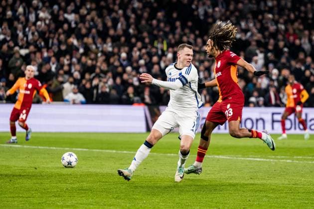 231212 Viktor Claesson of FC Copenhagen and Kaan Ayhan of Galatasaray during the UEFA Champions League football match between FC Copenhagen and Galatasaray on December 12, 2023 in Copenhagen. Photo: Petter Arvidson BILDBYRAN kod PA PA0704 fotboll football soccer fotball champions league fc copenhagen galatasaray bbeng bbauto Copyright: PETTERxARVIDSON BB231212PA009