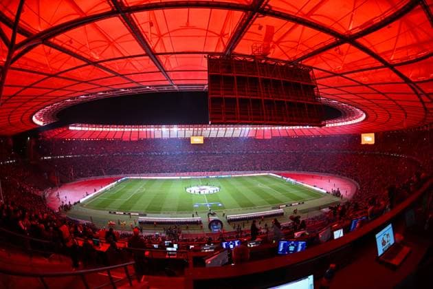Fussball, Herren, Saison 2023 2024, UEFA Champions League (Gruppe C, 6. Spieltag), 1. FC Union Berlin - Real Madrid, v.l. Das Stadion erstrahlt in rot , 12.12. 2023, Copyright: xMatthiasxKochx