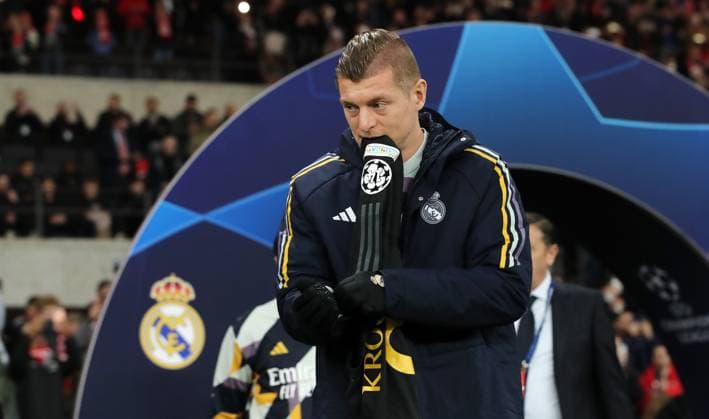 Toni Kroos geht zur Ersatzbank Fußball Fussball UEFA Champions League UCL Herren 6.Spieltag Saison 2023 2024 12.12.2023 1.FC Union Berlin FCU vs Real Madrid Olympiastadion DFL regulations prohibit any use of photographs as image sequences and or quasi-video