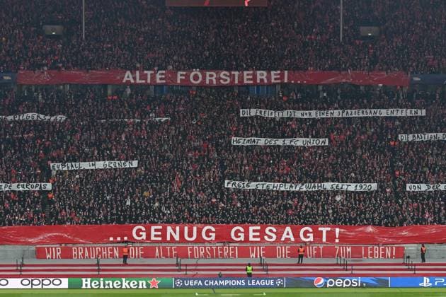 Fussball, Herren, Saison 2023 2024, UEFA Champions League (Gruppe C, 6. Spieltag), 1. FC Union Berlin - Real Madrid, v.l. Die Fans von 1. FC Union Berlin mit Spruchbänder , 12.12. 2023, Copyright: xMatthiasxKochx