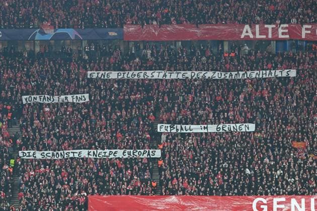 Fussball, Herren, Saison 2023 2024, UEFA Champions League (Gruppe C, 6. Spieltag), 1. FC Union Berlin - Real Madrid, v.l. Die Fans von 1. FC Union Berlin mit Spruchbänder , 12.12. 2023, Copyright: xMatthiasxKochx