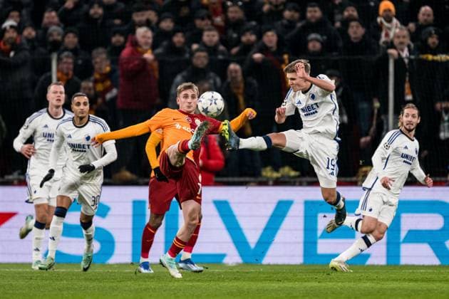 231212 Kerem Akturkoglu of Galatasaray and Elias Jelert of FC Copenhagen during the UEFA Champions League football match between FC Copenhagen and Galatasaray on December 12, 2023 in Copenhagen. Photo: Petter Arvidson BILDBYRAN kod PA PA0704 fotboll football soccer fotball champions league fc copenhagen galatasaray bbeng Copyright: PETTERxARVIDSON BB231212PA020
