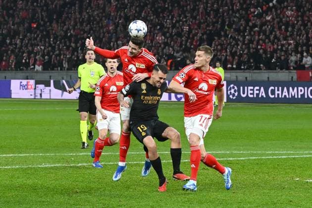 Fussball, Herren, Saison 2023 2024, UEFA Champions League (Gruppe C, 6. Spieltag), 1. FC Union Berlin - Real Madrid, v.l. Robin Gosens (1. FC Union Berlin), Dani Ceballos (Real Madrid) und Kevin Behrens (1. FC Union Berlin) im Zweikampf , 12.12. 2023, Copyright: xMatthiasxKochx
