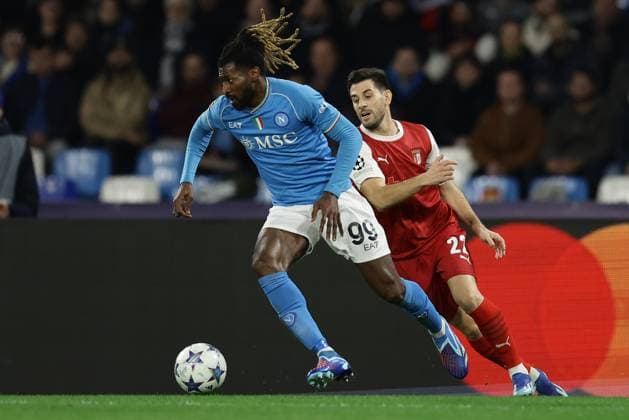 Champions League match SSC Napoli vs Braga SSC Napoli s Cameroonian midfielder Andre Zambo Anguissa challenges for the ball with Braga™s Portuguese midfielder Pizzi during the Uefa champions league match between SSC Napoli vs Braga at the Diego Armando Maradona Stadium in Naples, southern Italy, on December 12, 2023. ABPH5592 Copyright: xAntonioxBalascox