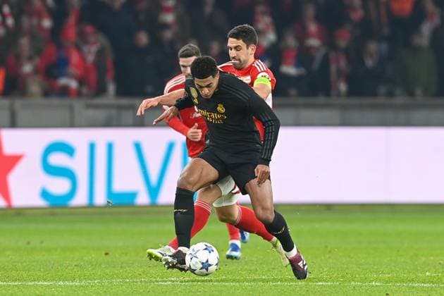 Fussball, Herren, Saison 2023 2024, UEFA Champions League (Gruppe C, 6. Spieltag), 1. FC Union Berlin - Real Madrid, v.l. Jude Bellingham (Real Madrid) und Rani Khedira (1. FC Union Berlin) im Zweikampf , 12.12. 2023, Copyright: xMatthiasxKochx