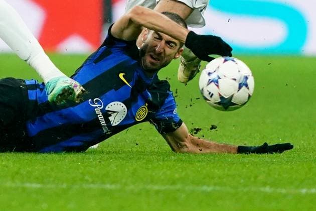Foto Spada LaPresse 12 Dicembre 2023 - Milano , Italia - calcio - Inter vs Real Sociedad - Champions League 2023 2024 - Stadio San Siro. Nella foto: Henrikh Mkhitaryan (FC Inter); December 12 , 2023 Milan , Italy - sport, calcio - Inter vs Real Sociedad Champions League 2023 2024 - San Siro Stadium . In the pic : Henrikh Mkhitaryan (FC Inter);  Copyright: xSpada LaPressex
