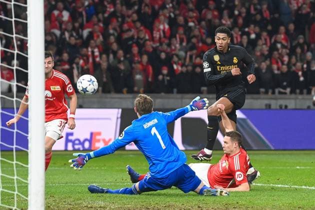 Fussball, Herren, Saison 2023 2024, UEFA Champions League (Gruppe C, 6. Spieltag), 1. FC Union Berlin - Real Madrid, v.l. Torwart Frederik Rönnow (1. FC Union Berlin), Paul Jaeckel (1. FC Union Berlin) und Jude Bellingham (Real Madrid) , 12.12. 2023, Copyright: xMatthiasxKochx