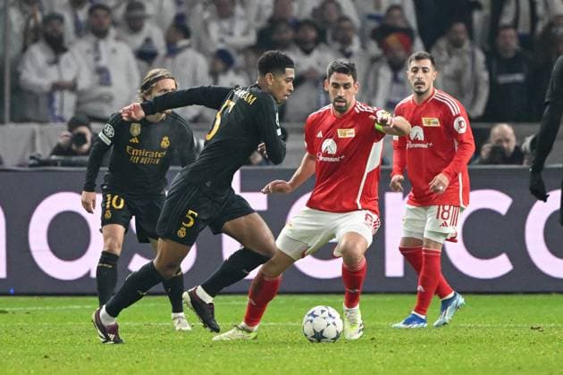 Fussball, Herren, Saison 2023 2024, UEFA Champions League (Gruppe C, 6. Spieltag), 1. FC Union Berlin - Real Madrid, v.l. Jude Bellingham (Real Madrid) und Rani Khedira (1. FC Union Berlin) , 12.12. 2023, Copyright: xMatthiasxKochx