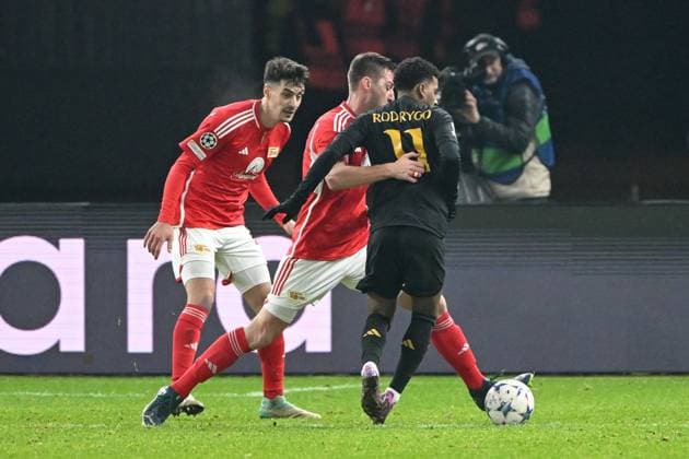 Fussball, Herren, Saison 2023 2024, UEFA Champions League (Gruppe C, 6. Spieltag), 1. FC Union Berlin - Real Madrid, v.l. Josip Juranovic (1. FC Union Berlin), Robin Knoche (1. FC Union Berlin) und Rodrygo (Real Madrid) , 12.12. 2023, Copyright: xMatthiasxKochx