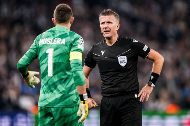231212 Referee Daniele Orsato and goalkeeper Fernando Muslera of Galatasaray during the UEFA Champions League football match between FC Copenhagen and Galatasaray on December 12, 2023 in Copenhagen. Photo: Petter Arvidson BILDBYRAN kod PA PA0704 fotboll football soccer fotball champions league fc copenhagen galatasaray bbeng Copyright: PETTERxARVIDSON BB231212PA047