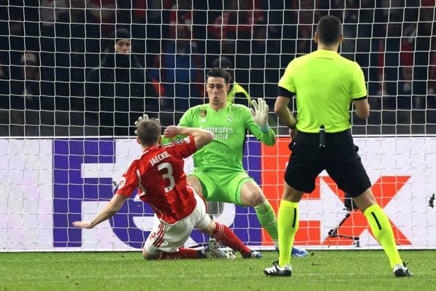 Sport Bilder des Tages DEU, Champions League, 1.FC Union vs. Real Madrid, 12.12.2023, Berliner Olympiastadion, Berlin, DEU, Champions League, 1.FC Union vs. Real Madrid, im Bild: Paul Jaeckel (1.FC Union Berlin 3), Arrizabalaga (Real Madrid 25) DFL - regulations prohibit any use of Photographs as image sequences and or quasi-video Foto: Juergen Engler nordphoto GmbH