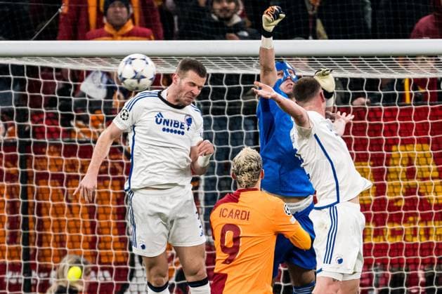 231212 Denis Vavro and goalkeeper Kamil Grabara of FC Copenhagen during the UEFA Champions League football match between FC Copenhagen and Galatasaray on December 12, 2023 in Copenhagen. Photo: Petter Arvidson BILDBYRAN kod PA PA0704 fotboll football soccer fotball champions league fc copenhagen galatasaray bbeng Copyright: PETTERxARVIDSON BB231212PA067