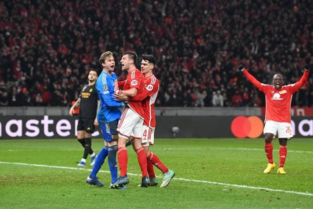 Fussball, Herren, Saison 2023 2024, UEFA Champions League (Gruppe C, 6. Spieltag), 1. FC Union Berlin - Real Madrid, v. l. Torhüter Frederik Rönnow (1. FC Union Berlin), Robin Knoche (1. FC Union Berlin), Diogo Leite (1. FC Union Berlin), Jerome Roussillon (1. FC Union Berlin), Jubel nach gehaltenem Elfmeter, 12.12. 2023, Copyright: xSebastianxRäppold MatthiasxKochx