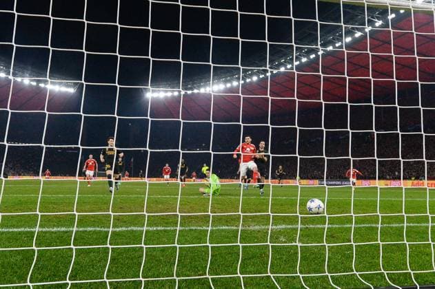 Fussball, Herren, Saison 2023 2024, UEFA Champions League (Gruppe C, 6. Spieltag), 1. FC Union Berlin - Real Madrid, v.l. Kevin Volland (1. FC Union Berlin) erzielt das Tor zum 1:0 , 12.12. 2023, Copyright: xMatthiasxKochx
