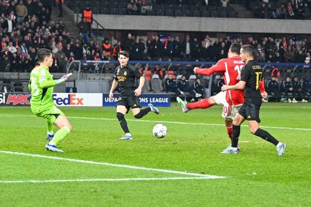 Fussball, Herren, Saison 2023 2024, UEFA Champions League (Gruppe C, 6. Spieltag), 1. FC Union Berlin - Real Madrid, v.l. Kepa Arrizabalaga (Real Madrid), Kevin Volland (1. FC Union Berlin) und Lucas Vazquez (Real Madrid) - Kevin Volland (1. FC Union Berlin) erzielt das Tor zum 1:0 , 12.12. 2023, Copyright: xMatthiasxKochx