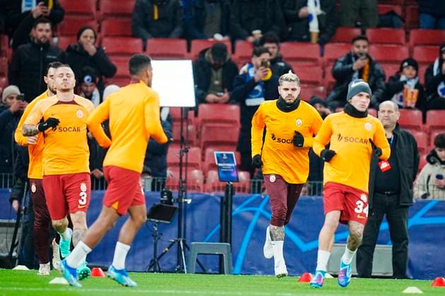 Mauro Icardi (second from right) Lucas Torreira(34) Angelino(3) Galatasaray players warm up prior to the Champions League: FC Copenhagen - Galatasaray SK in the Park on Tuesday 12 December 2023. (Photo: Liselotte Sabroe Scanpix 2023) , Copenhagen Denmark Copyright: LiselottexSabroex COP14438 spdk20231212-202527-L