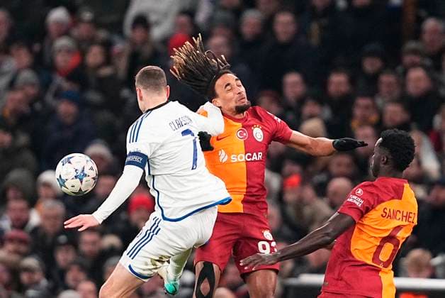 FC Copenhagen s Viktor Claesson and Galatasaray s Sacha Boey during the Champions League match between FC Copenhagen and Galatasaray SK in the sixth round of play in Group A in Parken, Copenhagen, Tuesday, December 12, 2023. (Photo: Mads Claus Rasmussen Scanpix 2023) , Copenhagen Denmark Copyright: MadsxClausxRasmussenx COP14438 spdk20231212-211319-L