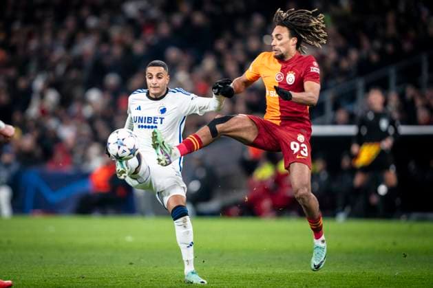 Galatasaray s Sacha Boey and FC Copenhagen s Elias Achouri during the Champions League match between FC Copenhagen and Galatasaray SK in the sixth round of play in Group A in Parken, Copenhagen, Tuesday, December 12, 2023.. (Photo: Mads Claus Rasmussen Ritzau Scanpix) , Denmark Copyright: RitzauxScanpix MadsxClausxRasmussenx COP14438 spdk20231212-220113-L