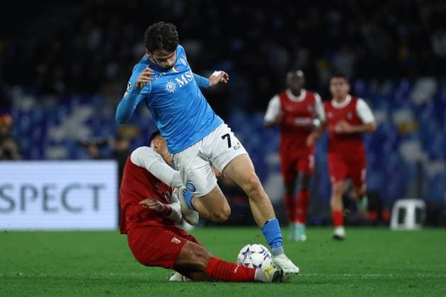 Foto Alessandro Garofalo LaPresse 12 dicembre 2023 Napoli, Italia calcio Napoli vs Braga Champions League 2023 2024 - stadio Diego Armando Maradona Nella foto: Khvicha Kvaratskhelia (SSC Napoli); December 12, 2023 Naples, Italy sport soccer Napoli vs Braga - Champions League 2023 2024 - Diego Armando Maradona stadium. In the pic: Khvicha Kvaratskhelia (SSC Napoli);  Copyright: xAlessandroxGarofalo LaPressex
