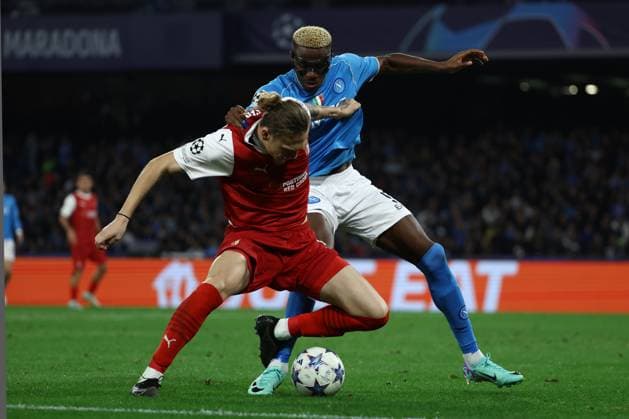 Foto Alessandro Garofalo LaPresse 12 dicembre 2023 Napoli, Italia calcio Napoli vs Braga Champions League 2023 2024 - stadio Diego Armando Maradona Nella foto: Victor Osimhen (SSC Napoli); Serdar SaatcÄ± (Sporting Braga); December 12, 2023 Naples, Italy sport soccer Napoli vs Braga - Champions League 2023 2024 - Diego Armando Maradona stadium. In the pic: Victor Osimhen (SSC Napoli); Serdar SaatcÄ± (Sporting Braga);  Copyright: xAlessandroxGarofalo LaPressex