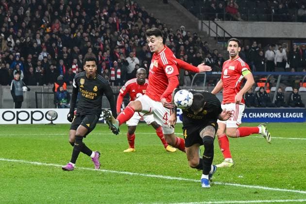 Fussball, Herren, Saison 2023 2024, UEFA Champions League (Gruppe C, 6. Spieltag), 1. FC Union Berlin - Real Madrid, v.l. Diogo Leite (1. FC Union Berlin) und Joselu (Real Madrid) - erzielt das Tor zum 1:2 , 12.12. 2023, Copyright: xMatthiasxKochx