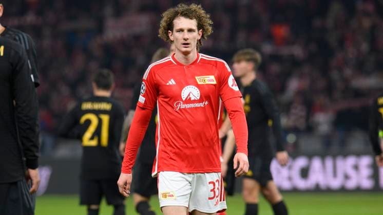 Alex Kral ( 1.FC Union Berlin, 33), nach Abpfiff, GER, 1.FC Union Berlin vs Real Madrid, UEFA Champions League, 6. Gruppenspiel, Saison - Spielzeit 2023 2024, 12.12.2023, DFL REGULATIONS PROHIBIT ANY USE OF PHOTOGRAPHS AS IMAGE SEQUENCES AND OR QUASI-VIDEO, GER, Berlin, 1.FC Union Berlin vs 1.FC Union Berlin vs Real Madrid, UEFA Champions League, 6. Gruppenspiel, Spielzeit 2023 2024, 12.12.2023, xukhx, Berlin Copyright: xUwexKoch Eibner-Pressefotox EP_UKH