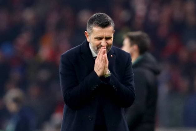 Sport Bilder des Tages 12.12.2023, xtgx, Fussball UEFA Champions League, Union Berlin - Real Madrid emspor, v.l. Trainer Nenad Bjelica (1. FC Union Berlin) gestikuliert gibt Anweisungen mit den Armen gestikulieren gives instructions, gesticulate. (DFL DFB REGULATIONS PROHIBIT ANY USE OF PHOTOGRAPHS as IMAGE SEQUENCES and or QUASI-VIDEO) Berlin