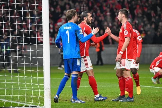Fussball, Herren, Saison 2023 2024, UEFA Champions League (Gruppe C, 6. Spieltag), 1. FC Union Berlin - Real Madrid, v.l. Torwart Frederik Rönnow (1. FC Union Berlin), Christopher Trimmel (1. FC Union Berlin) und Robin Knoche (1. FC Union Berlin) , 12.12. 2023, Copyright: xMatthiasxKochx