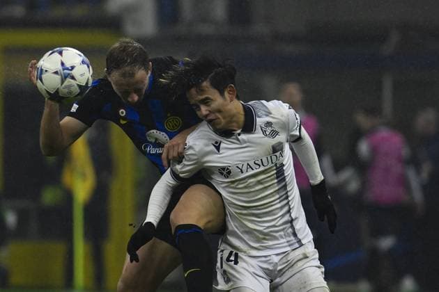 Fußball, CL, Inter Mailand - Real Sociedad San Sebastian Carlos Augusto of F.C. Inter and Takefusa Kubo of Real Sociedad during the 6th day of the UEFA Champions League Group D between F.C. Internazionale Milano vs Real Sociedad De Futbol on 12 December 2023 at the San Siro Stadium in Milan, Italy.  Copyright: xDomenicoxCippitelli IPAxSportx x xx IPA_42180393 IPA_Agency_IPA42180393