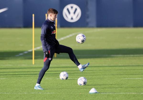 RB Leipzig Training Champions League Leipzig, 12.12.2023, RB Trainingszentrum, UEFA Champions League , RB Leipzig - Abschlusstraining am Vortag von RBL v. Young Boys Bern , Im Bild: Christoph Baumgartner (14, RB Leipzig) ,