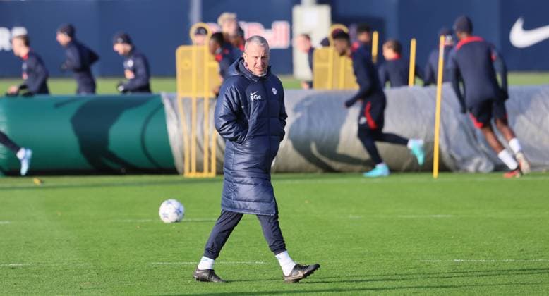 RB Leipzig Training Champions League Leipzig, 12.12.2023, RB Trainingszentrum, UEFA Champions League , RB Leipzig - Abschlusstraining am Vortag von RBL v. Young Boys Bern , Im Bild: Co-Trainer Frank Geideck (RB Leipzig) ,