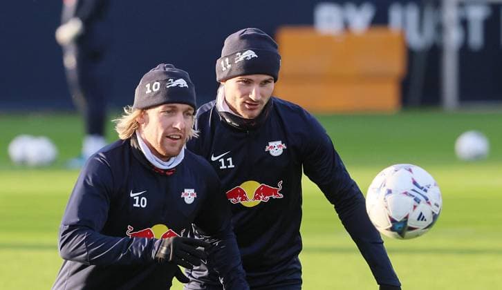 RB Leipzig Training Champions League Leipzig, 12.12.2023, RB Trainingszentrum, UEFA Champions League , RB Leipzig - Abschlusstraining am Vortag von RBL v. Young Boys Bern , Im Bild: Emil Forsberg (li., 10, RB Leipzig) und Timo Werner (11, RB Leipzig) ,