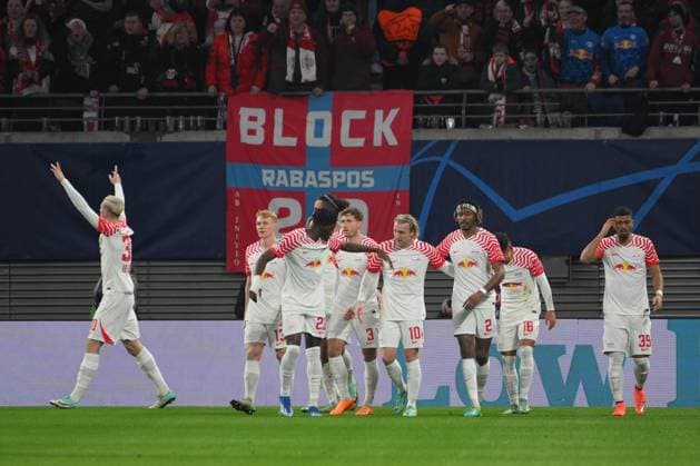 Mannschaft von RB Leipzig bejubelt das 1:0, was kurz danach aberkannt wird. RB Leipzig vs. BSC Young Boys, Fussball, Champions League, Vorrunde, 6. Spieltag, Saison 2023 2024, 13.12.2023 DFB DFL REGULATIONS PROHIBIT ANY USE OF PHOTOGRAPHS AS IMAGE SEQUENCES AND OR QUASI-VIDEO RB Leipzig vs. BSC Young Boys, Fussball, Champions League, Vorrunde, 6. Spieltag, Saison 2023 2024, 13.12.2023 Leipzig Copyright: xEibner-Pressefoto BertxHarzerx EP_BHR