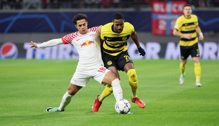RB Leipzig - Young Boys Bern Champions League Leipzig, 13.12.2023, Red Bull Arena, Champions League, Gruppe G, Spieltag 6 , RB LEIPZIG vs. YOUNG BOYS BERN , Im Bild v.l.: Fabio Cavalho (18, RB Leipzig) und Ulisses Garcia ( 21, Bern) ,